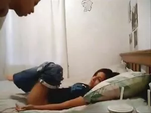 Aaralyn Barra ver pe ...