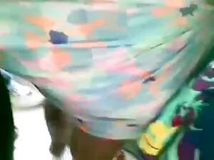 Milf peluda jugando  ...