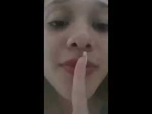 Adolescente haciendo ...